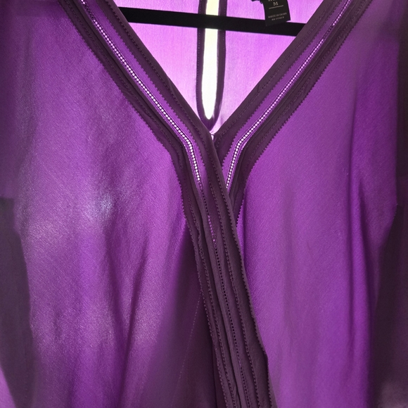 White House Black Market Purple Silk Flutter Sleeve Blouse~Size Medium - Picture 6 of 6